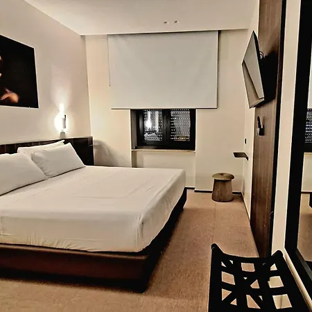 Hotel Revolution