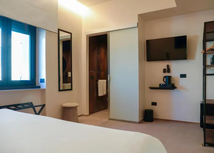 Western Revolution Hotel