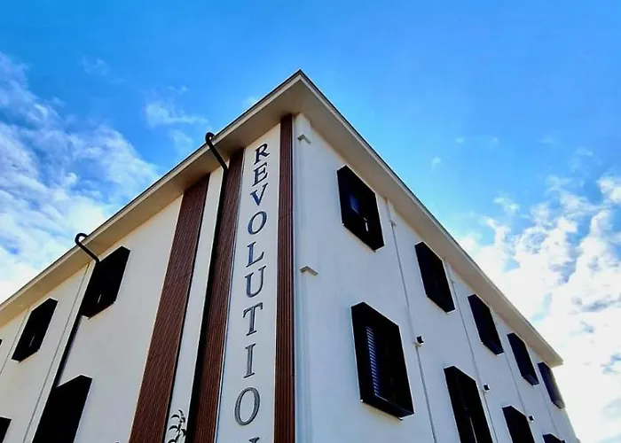 Western Revolution Hotel 3*