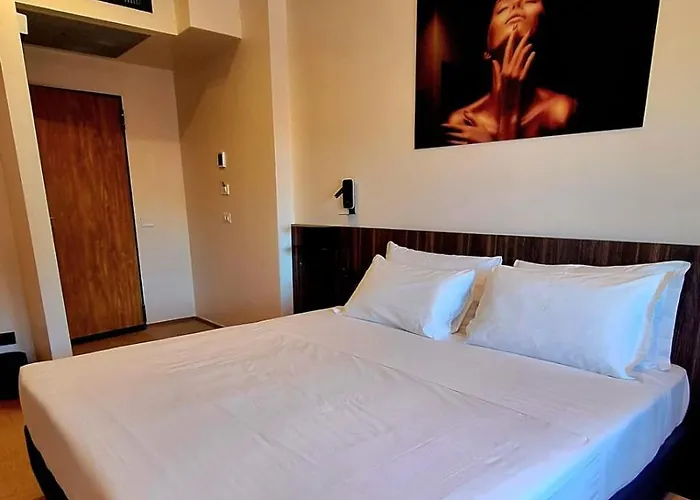 Western Revolution Hotel