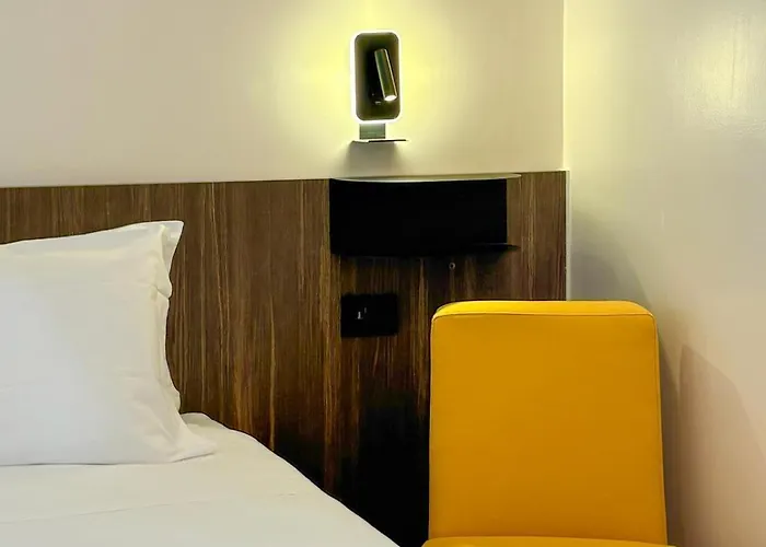Hotel Western Revolution