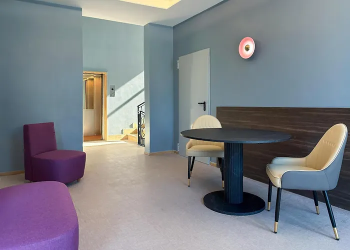 Western Revolution Hotel