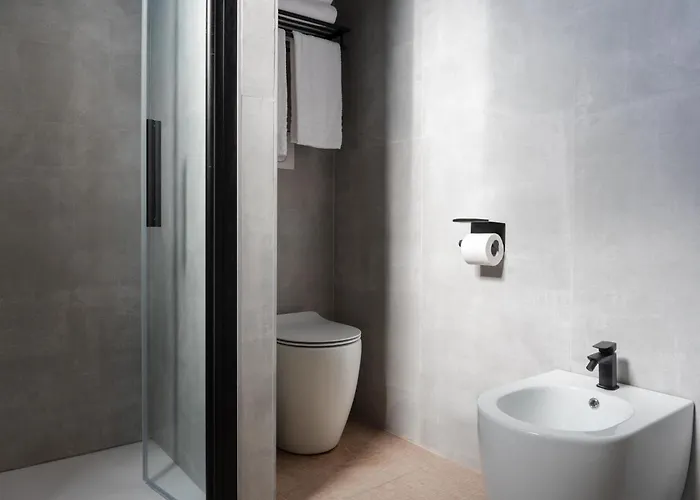 Western Revolution Hotel 3*