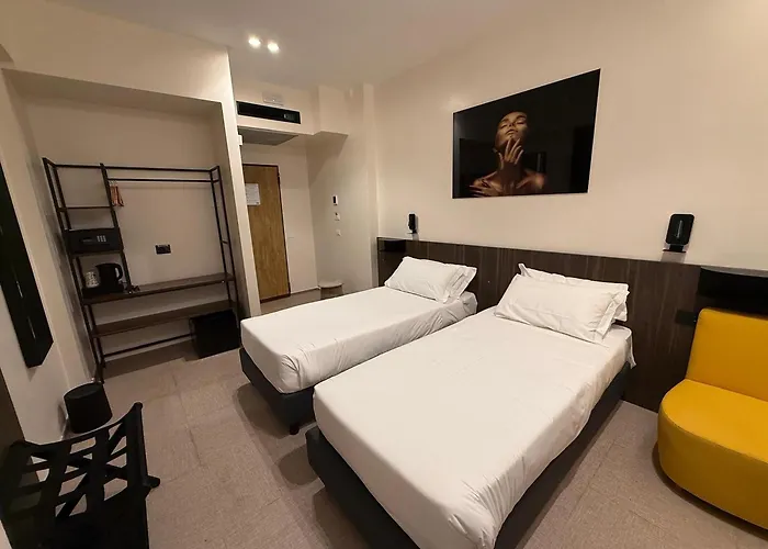 Western Revolution Hotel Rzym