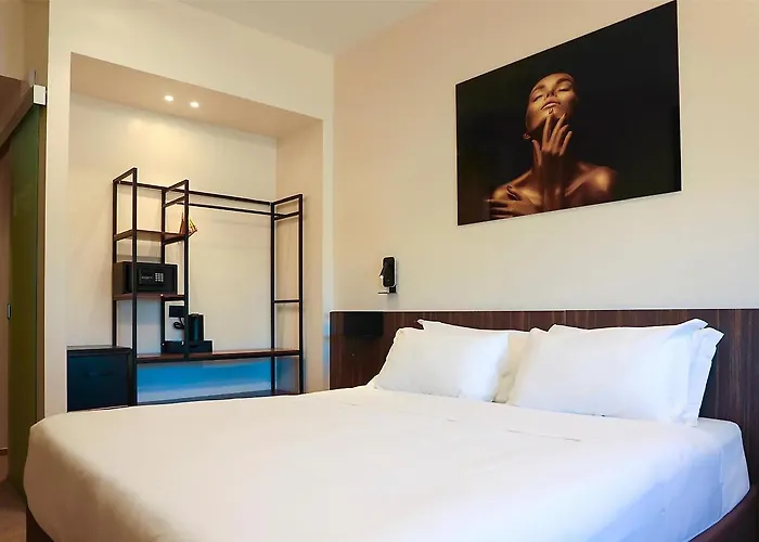 Western Revolution Hotel 3*