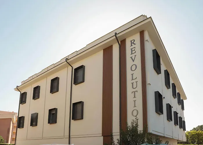 Western Revolution Hotel